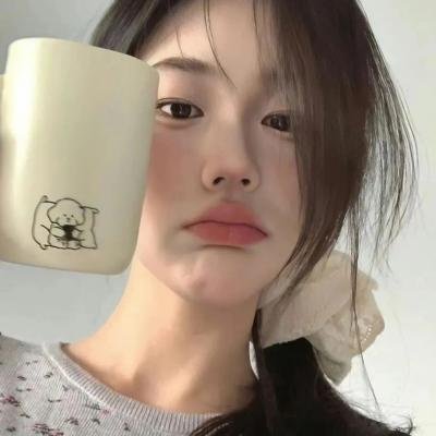 院子里的女人